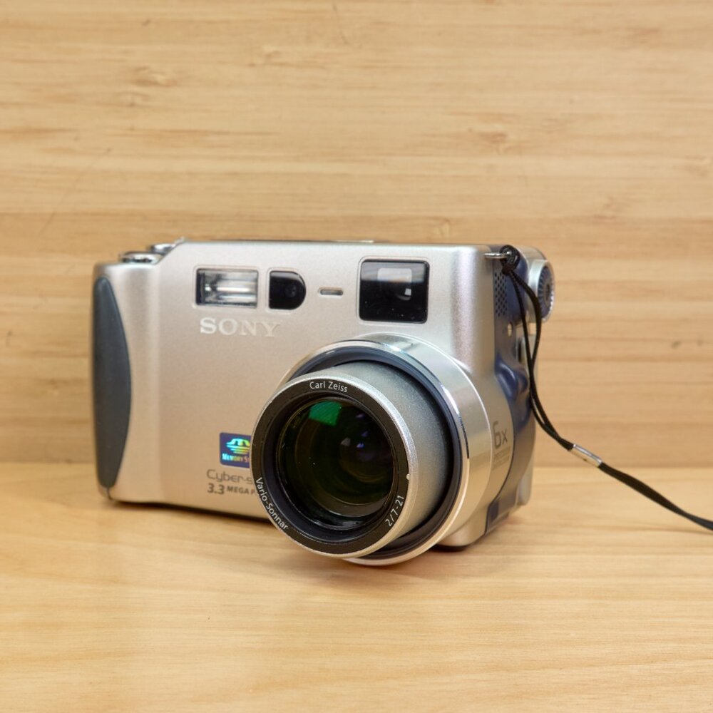 Sony Cybershot DSC-S70 3.3 MP Digital Camera, Carl Zeiss Vario-Sonnar Lens, Made